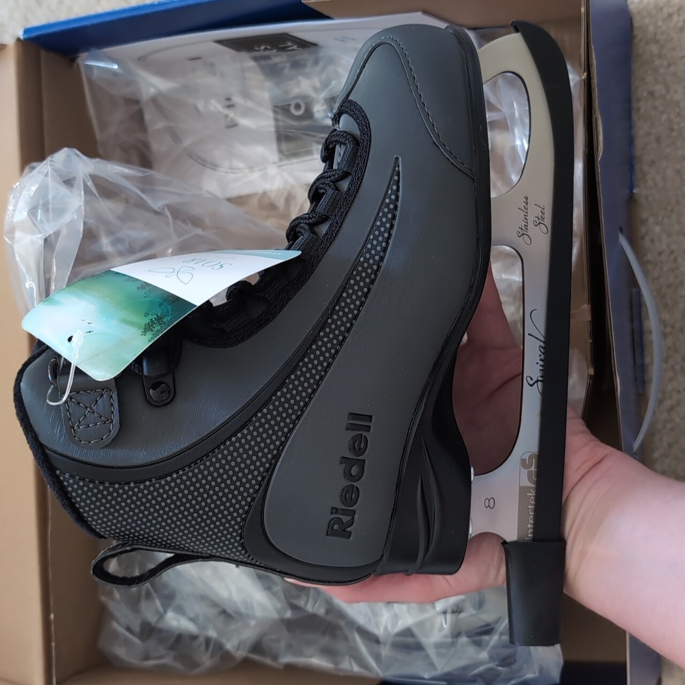 Riedell kids ice skates size 1JR, New In Box, Soar Onyx